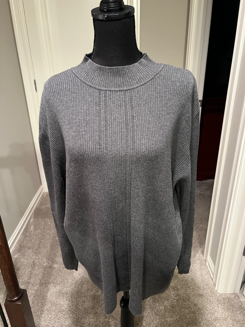 Liz Claiborne Gray Ribbed Crew Neck Sweater